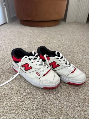 550 New Balance Men Size 5, Women Size 6.5